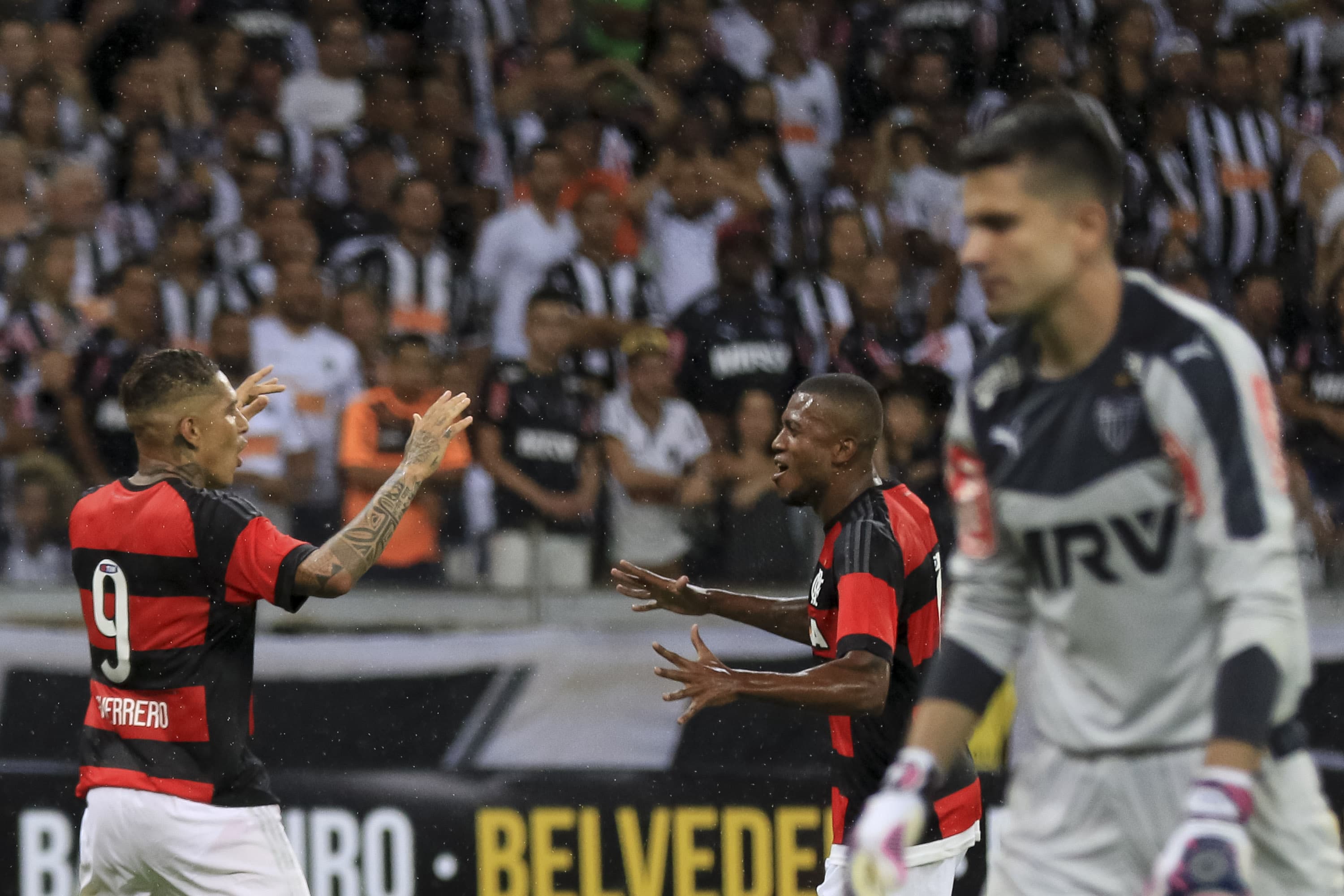 Guerrero voltou a marcar e Flamengo venceu o Atlético-MG