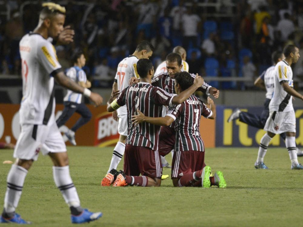 Fred, do Fluminense, sofre com a marcação do Palmeiras na semifinal da Copa do Brasil