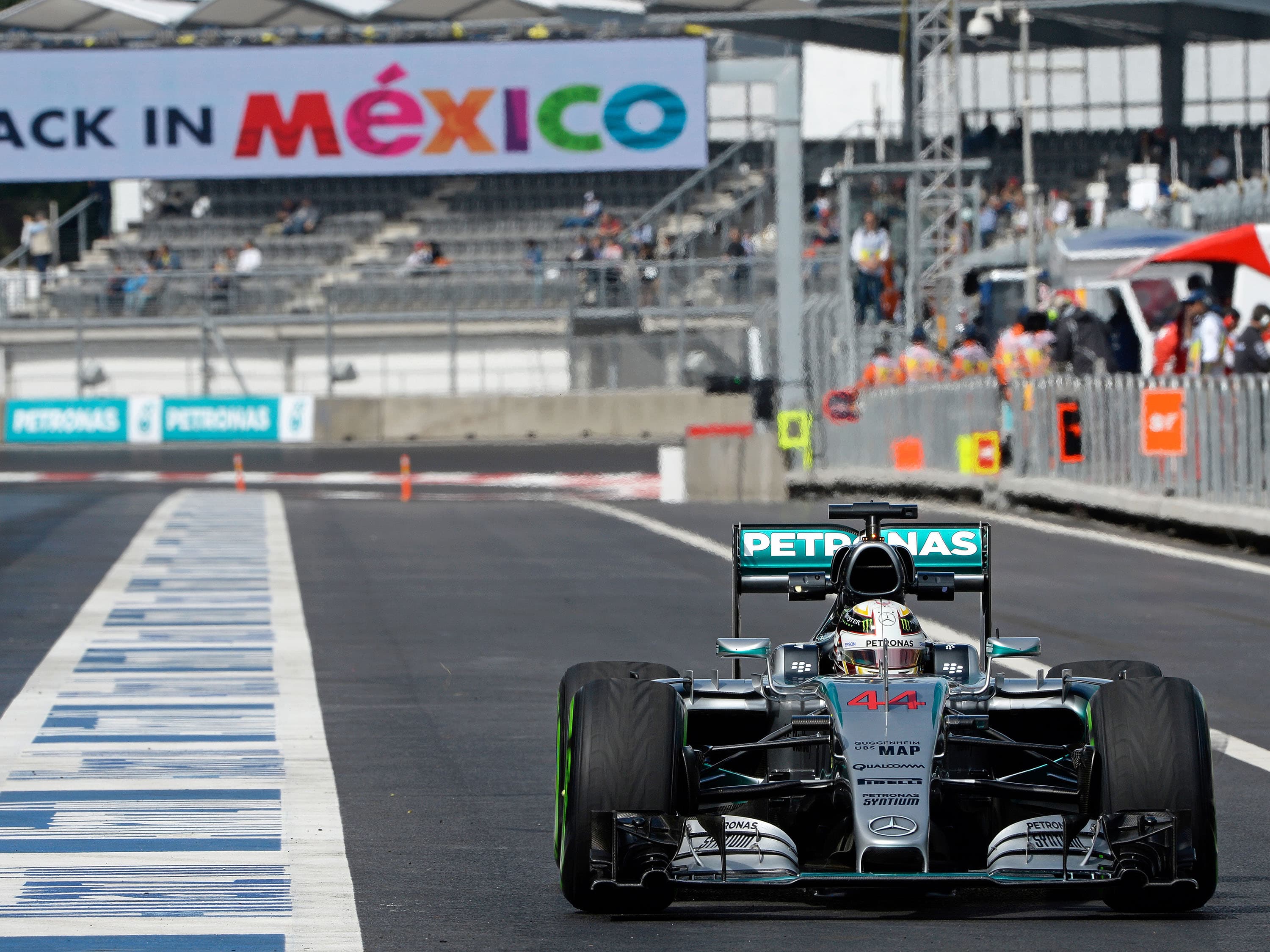 Campeão da atual temporada da Fórmula 1, o piloto britânico Lewis Hamilton faz treino preparatório para o GP do México