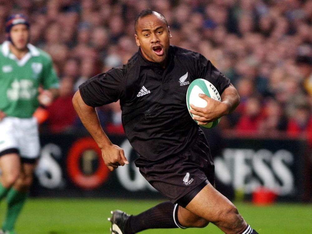 Jonah Lomu durante partida da Nova Zelândia contra a Irlanda, em 2001