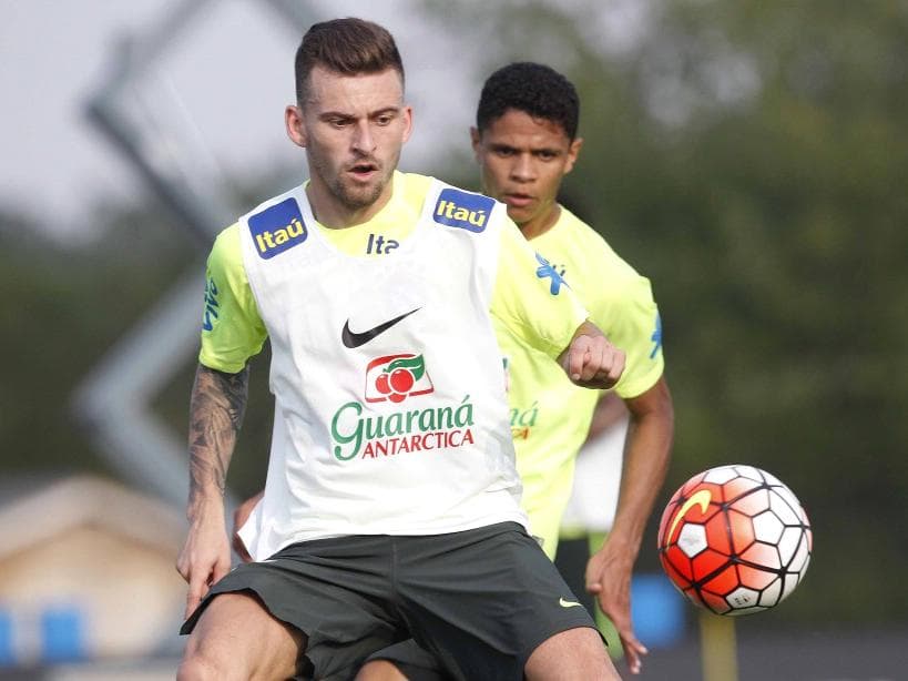 Estreando na seleção, Lucas Lima, do Santos, treinou entre os titulares de Dunga