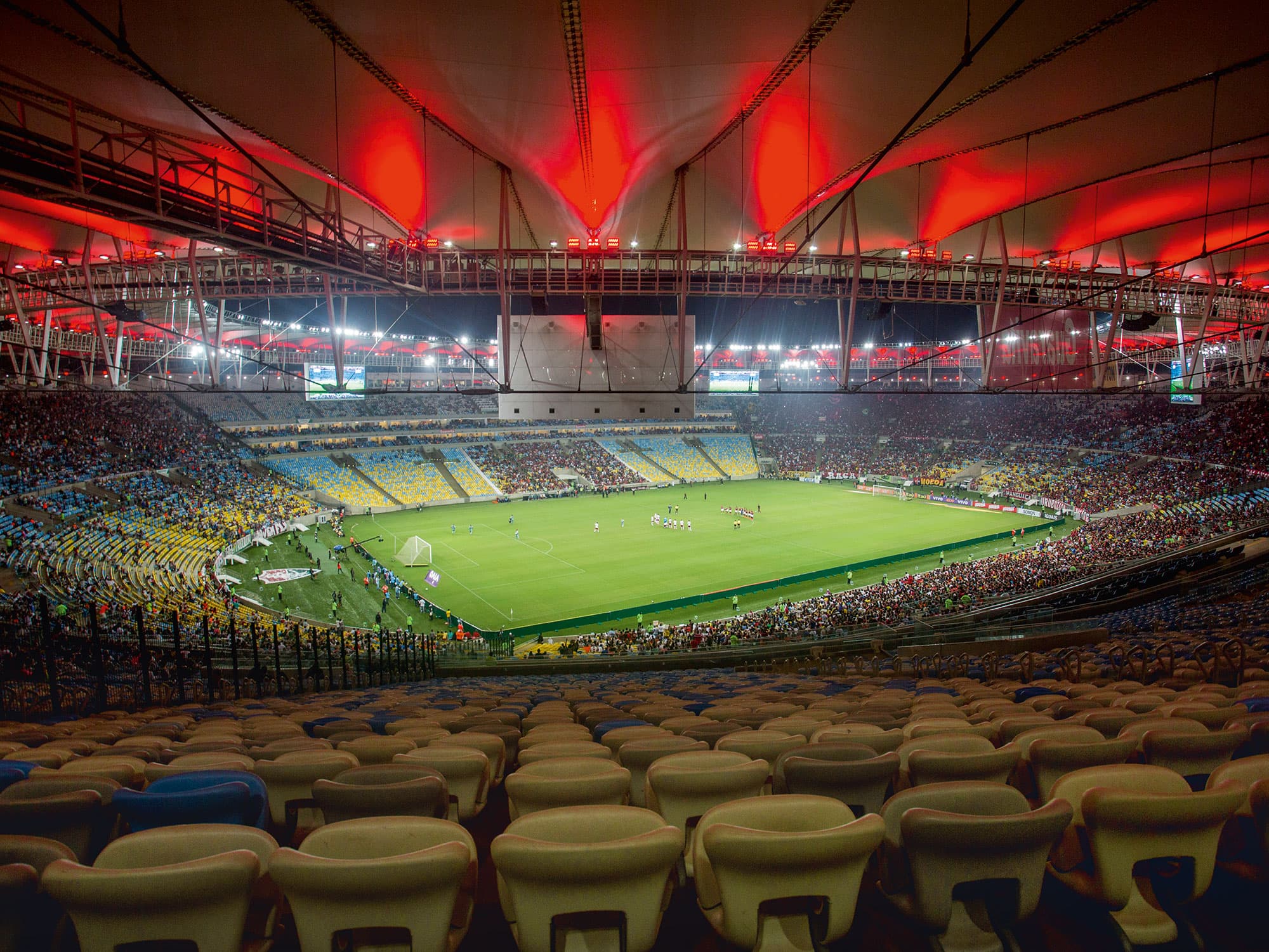 BONITO E VAZIO - O Maracanã depois da reforma de 1,2 bilhão: as fontes extras de receita não se concretizaram, o fraco futebol não atrai torcedores e o mais famoso estádio do planeta é alugado até para festinhas de aniversário