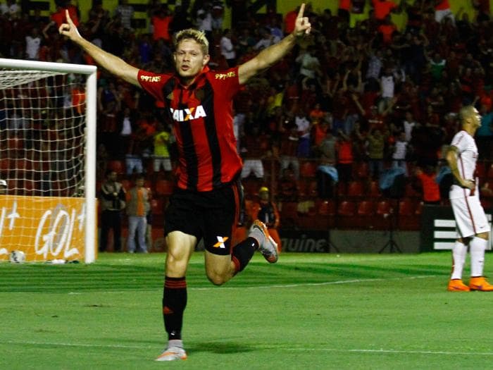 Marlone, meia revelado pelo Vasco e com passagens por Cruzeiro e Fluminense, vem sendo um dos destaques do Sport