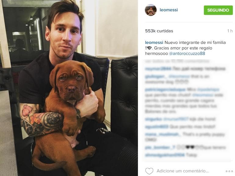 Lionel Messi posou com seu novo cachorro