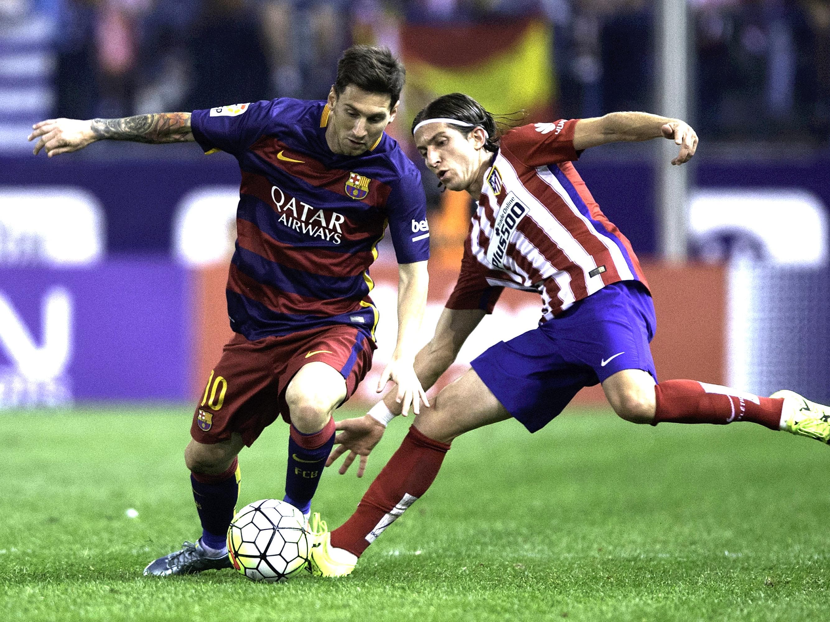 Lionel Messi e Filipe Luís durante o encontro entre Barcelona e Atlético-Madri