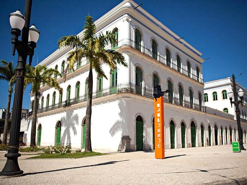 Entrada do Museu Pelé, no Casarão do Valongo, em Santos