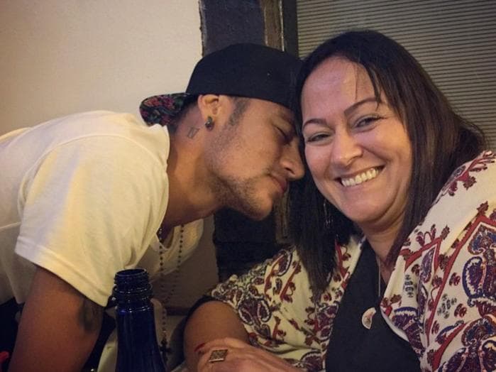 Neymar e a mãe Nadine, em foto postada nas redes sociais do atleta