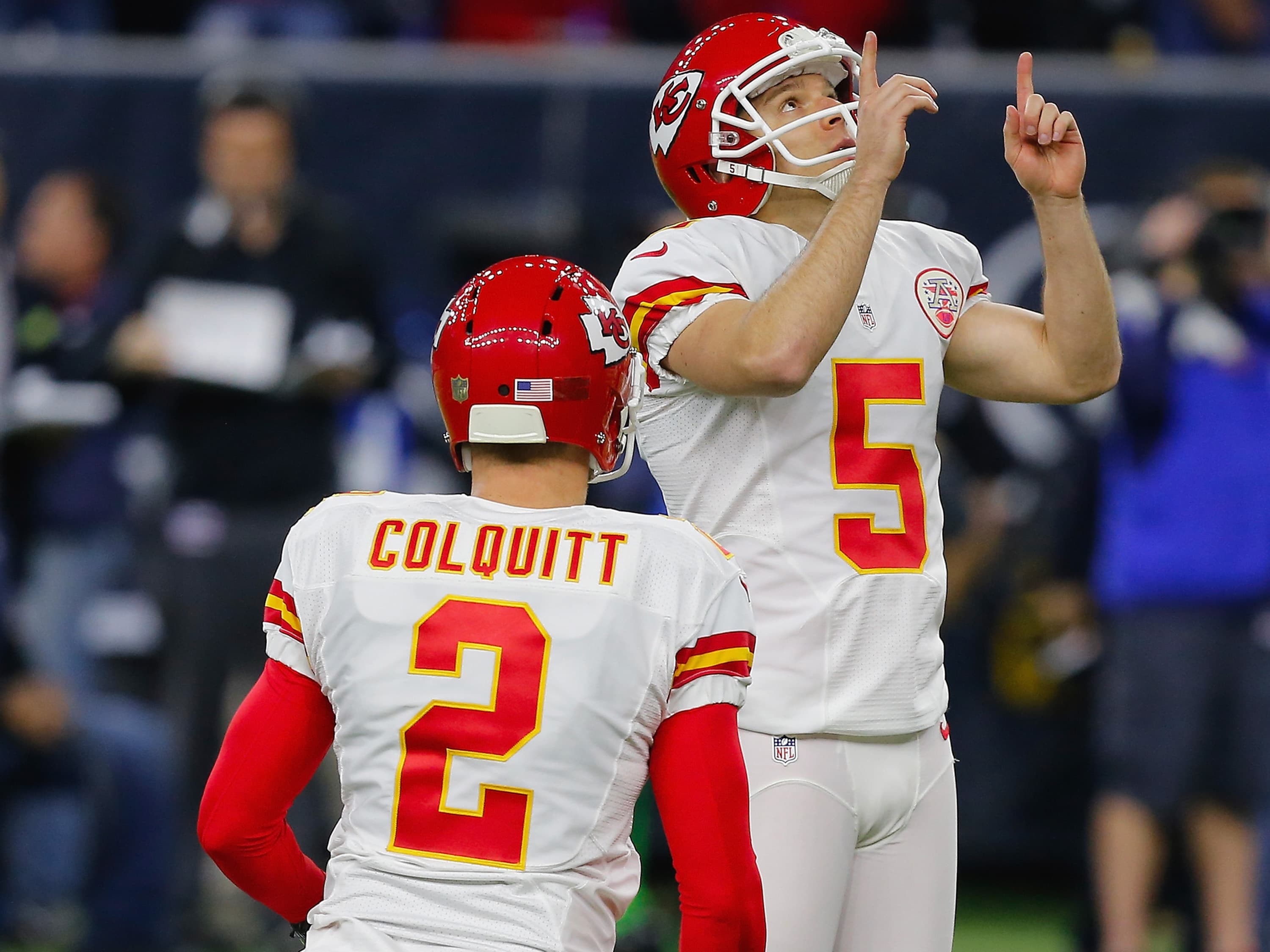 O kicker brasileiro Cairo Santos comemora na vitória do Kansas City Chiefs no jogo contra o Houston Texans, válido pelos playoffs na NFL, a Liga de Futebol Americano dos Estados Unidos