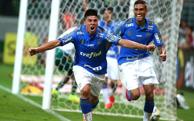 Atacante argentino Cristaldo comemora gol do Palmeiras contra o Sampaio Corrêa