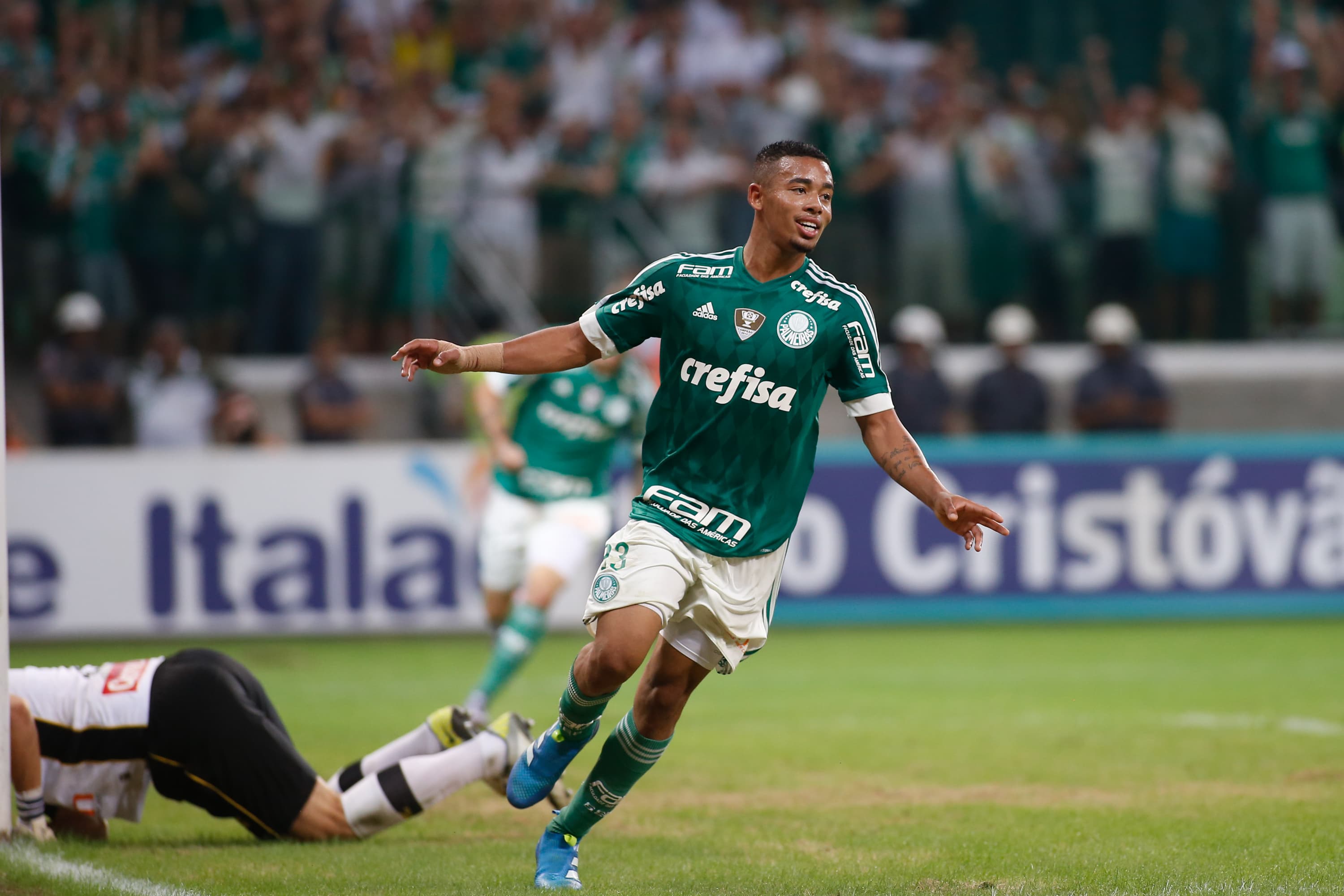 Alívio: Gabriel Jesus marca o segundo gol do Palmeiras e define vitória