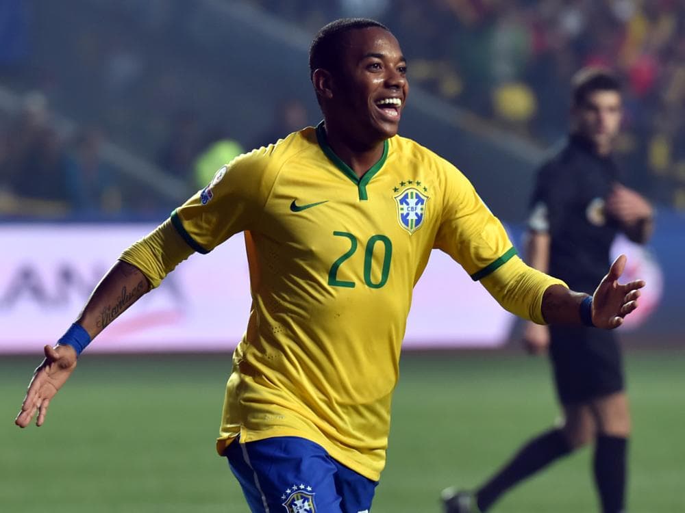 Guangzhou Evergrande anunciou a contração de Robinho