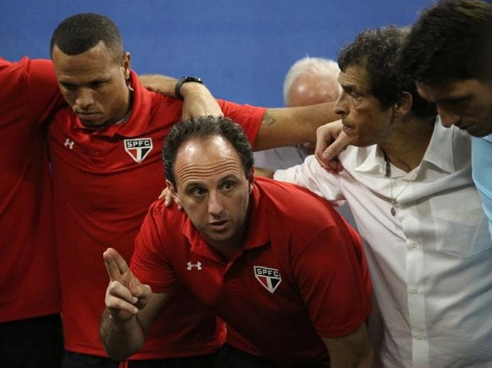 Rogério Ceni participou da preleção do São Paulo no Serra Dourada, em seu último jogo oficial