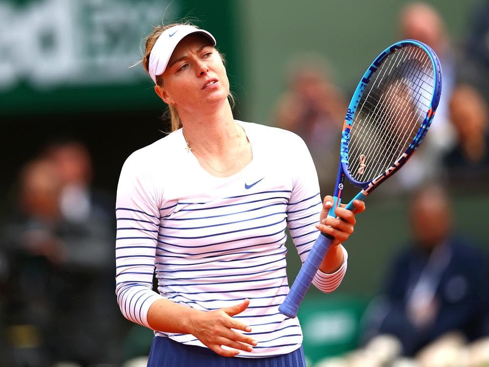Maria Sharapova durante derrota para Lucie Safarova nas oitavas de final de Roland Garros