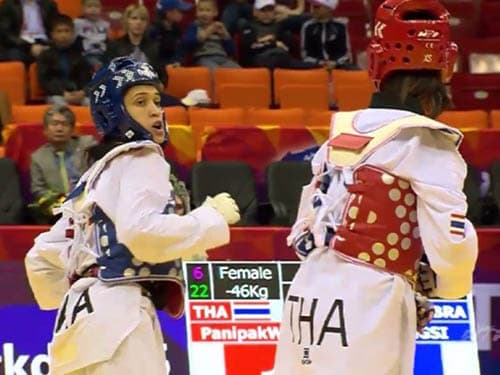 Iris Tang Sing (à dir.), na luta no Mundial de Tae Kwon do