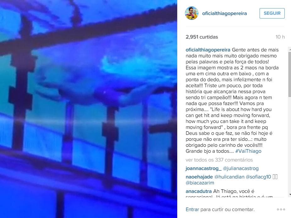 Thiago Pereira mostra imagem que, segundo ele, prova que o nadador encostou as duas mãos na borda da piscina em Toronto