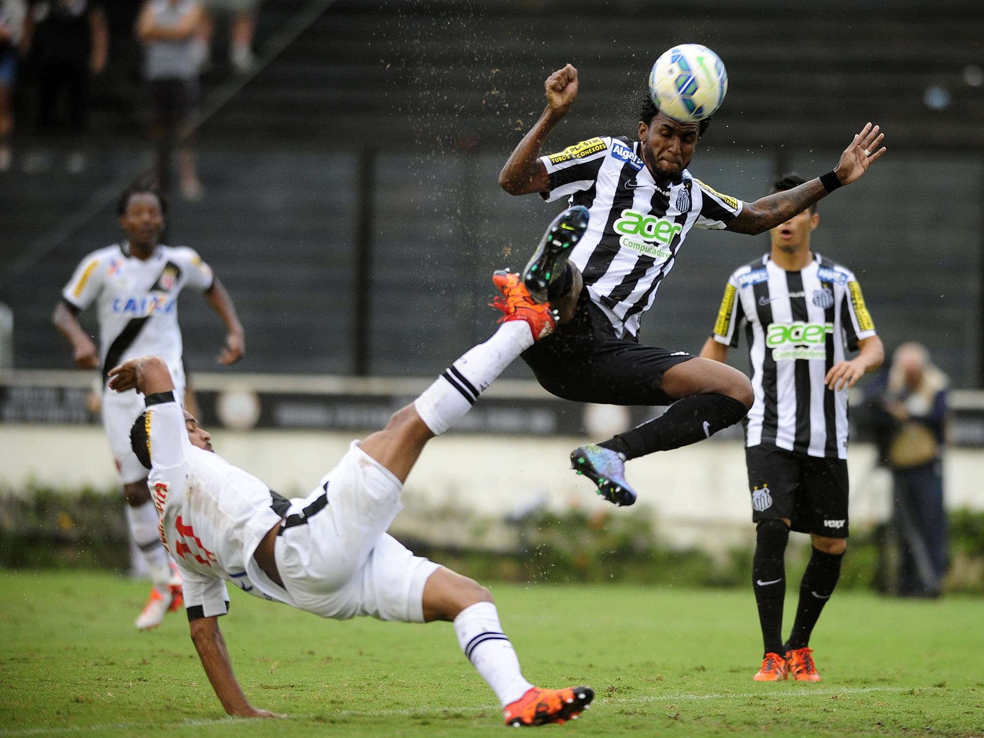 Jogo entre Vasco RJ e Santos SP pela Série A do Campeonato Brasileiro 2015 no Estádio São Januário no Rio de Janeiro