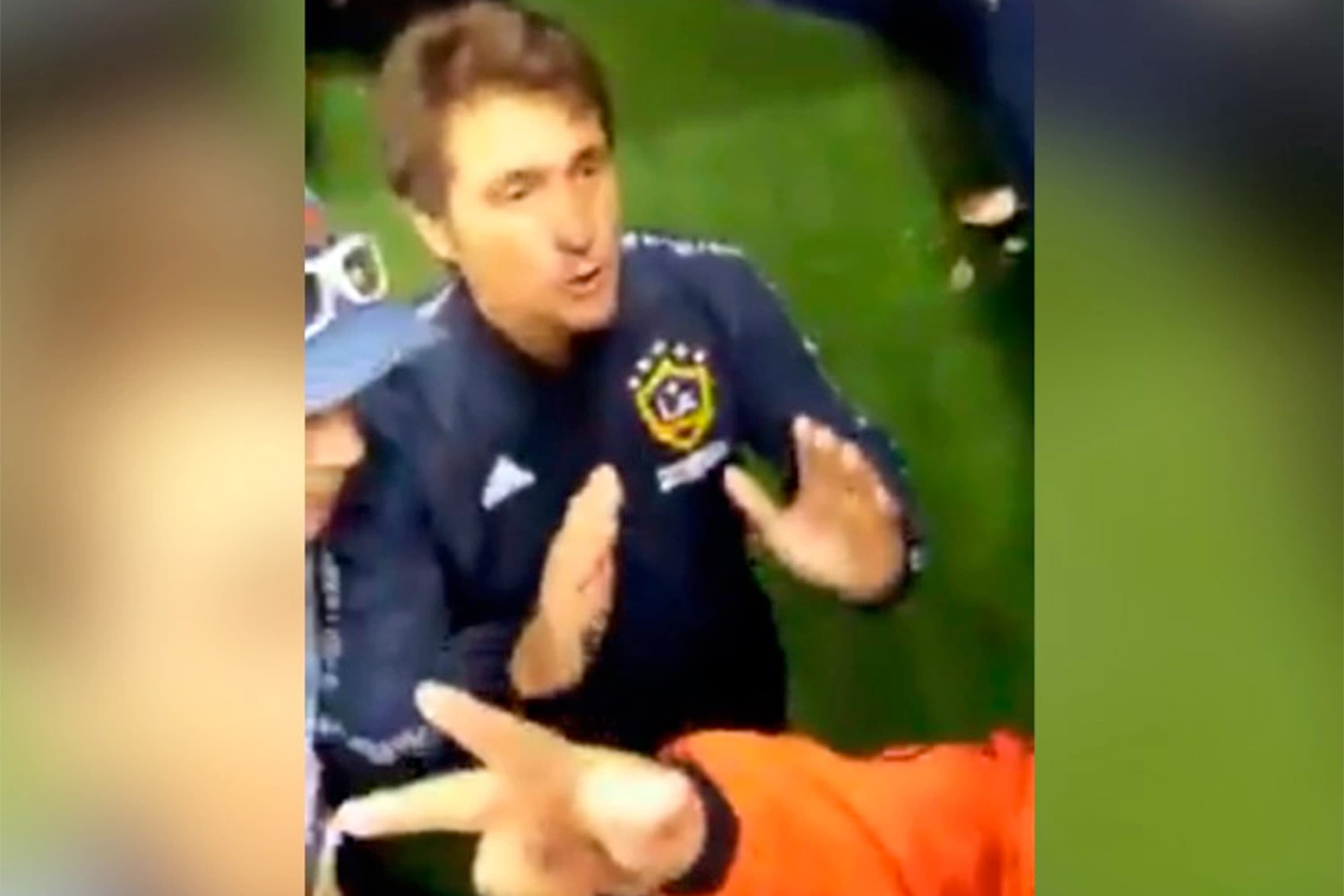Barros Schelotto, ex-jogador do Boca Juniors e treinador do LA Galaxy discute após ser provocado por um torcedor do River Plate