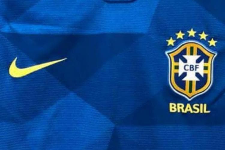 Site Footy Headlines exibiu camisa reserva da seleção para a Copa do Mundo