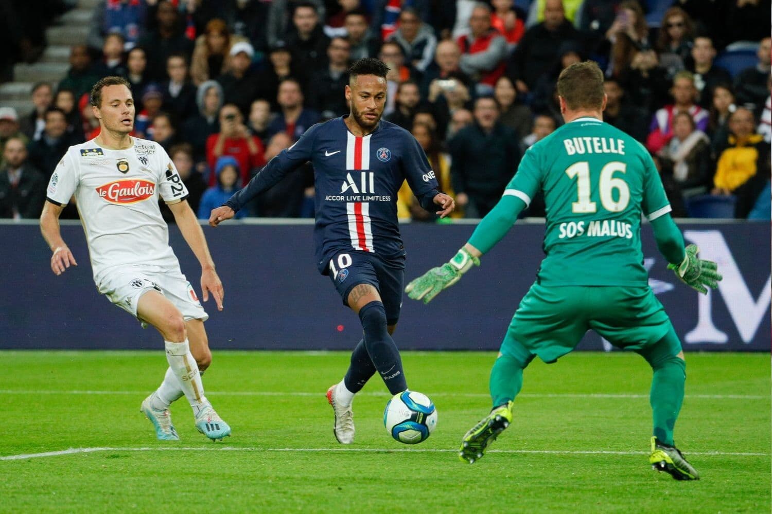 Neymar marcou neste sábado mais um gol com a camisa do PSG