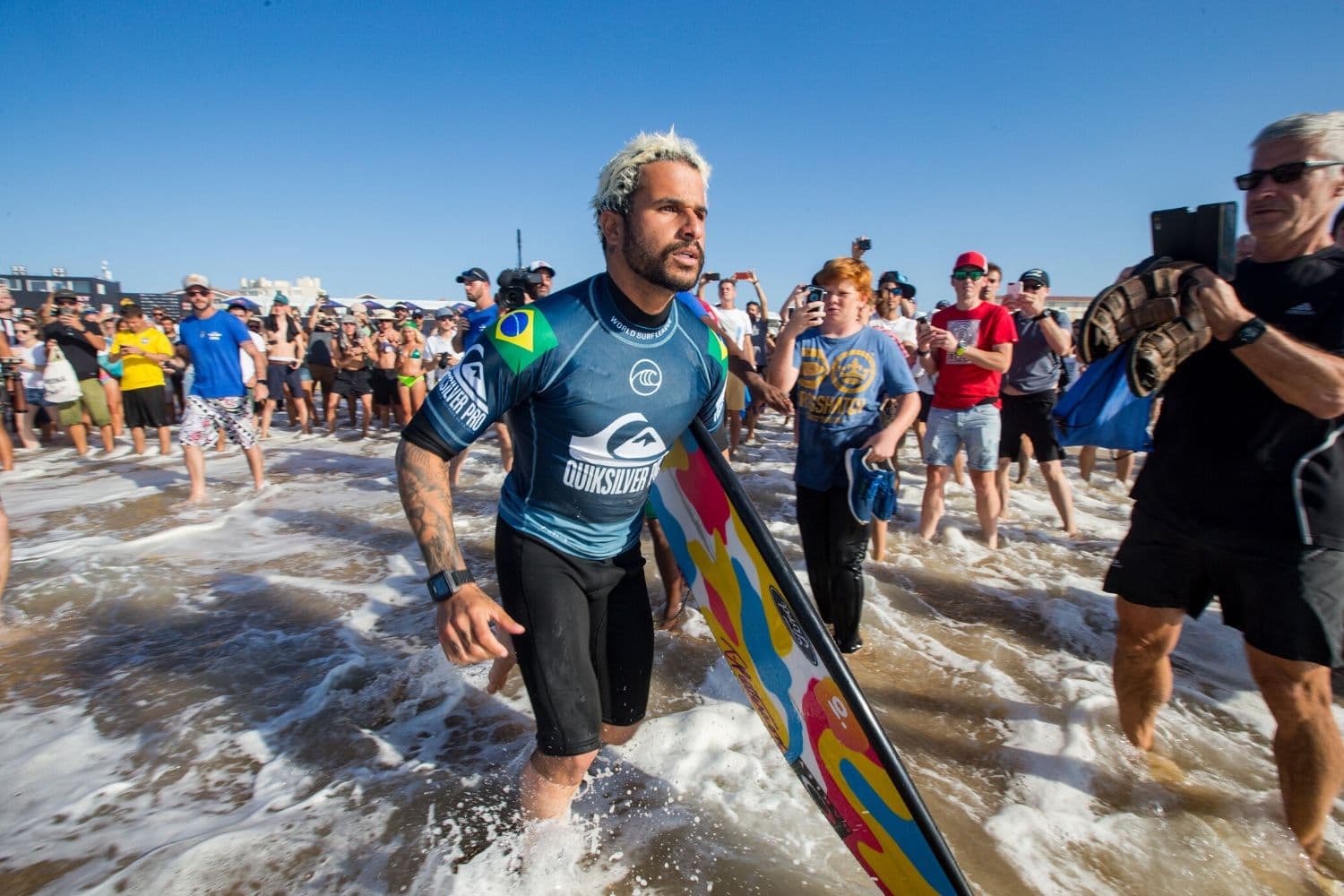 O potiguar Ítalo Ferreira é o líder do ranking mundial de surfe na abertura da última etapa de 2019