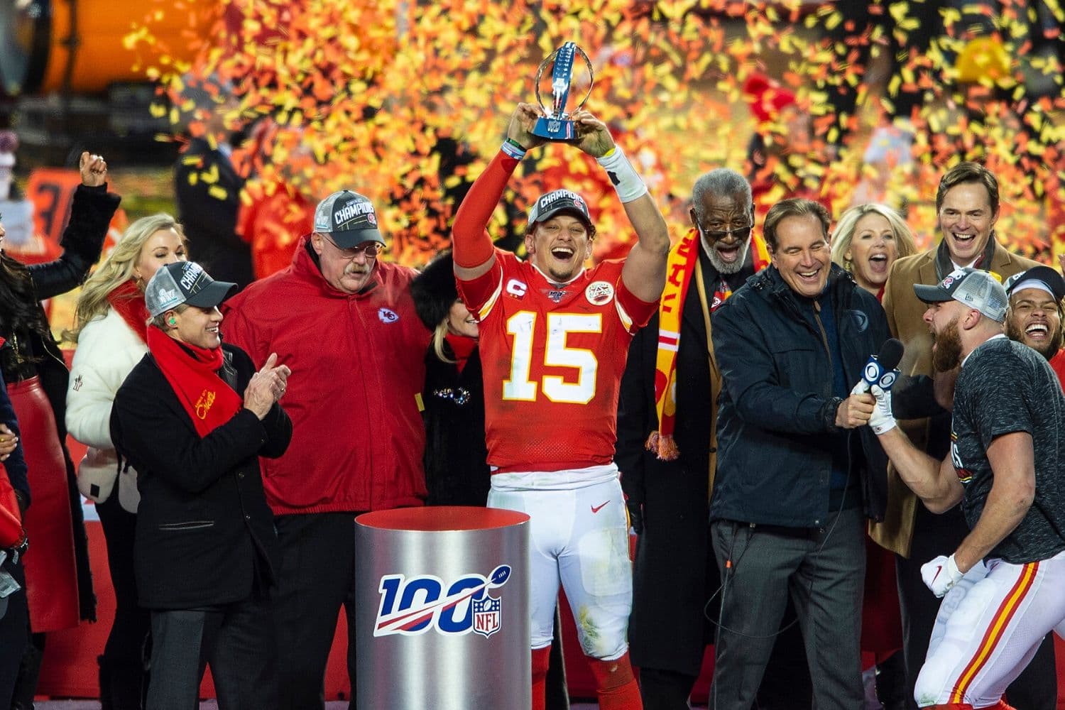 O quarterback Patrick Mahomes, do Kansas City Chiefs, comemora o título da Conferência Americana da NFL