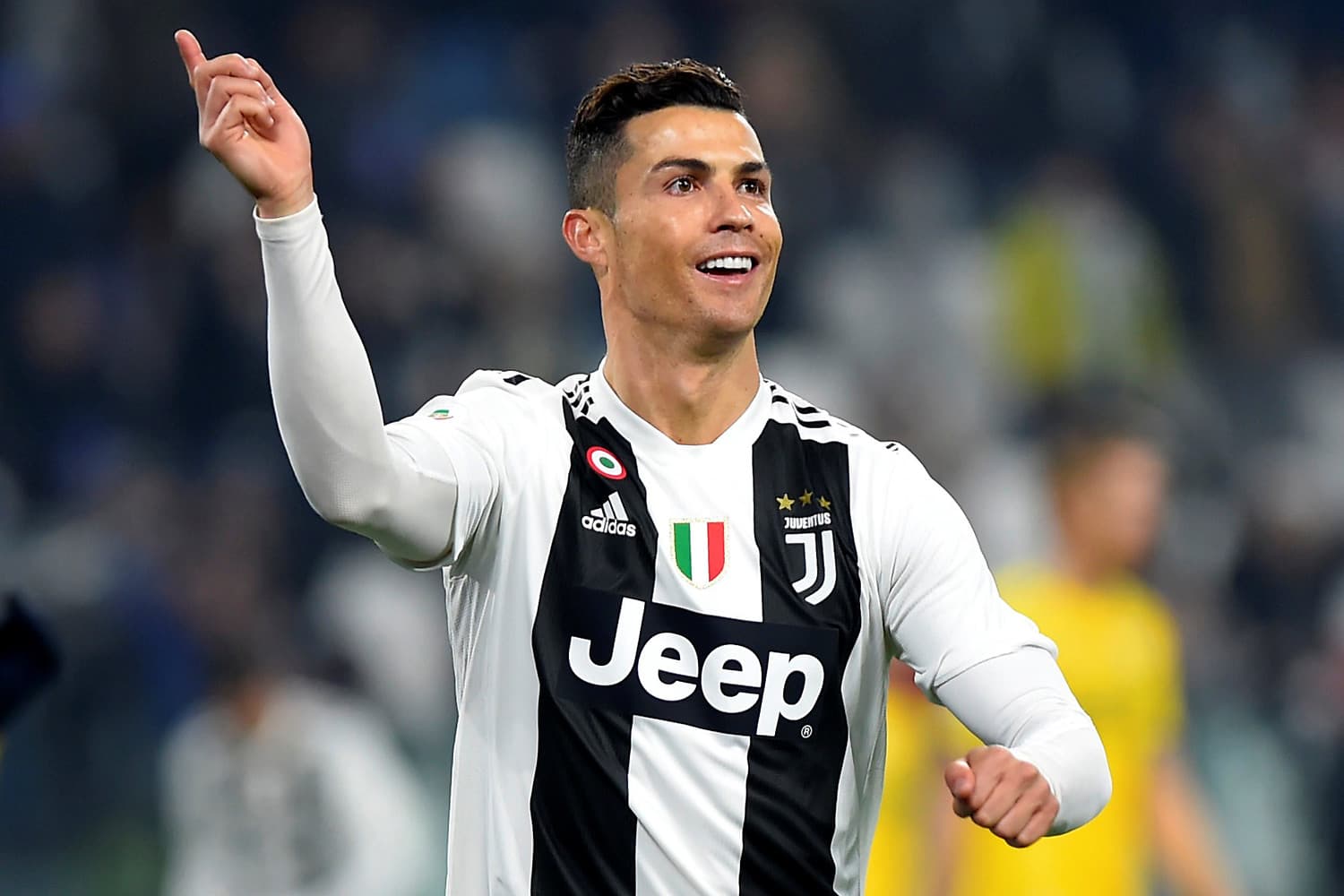 Cristiano Ronaldo, da Juventus, comemora após marcar gol durante partida contra o Frosinone - 15/2/2019