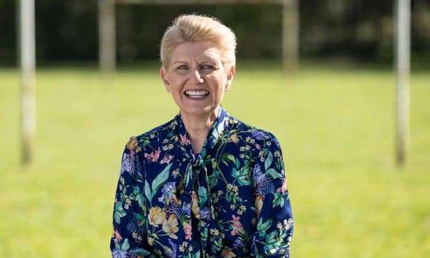 Debbie Hewitt, eleita presidente da FA