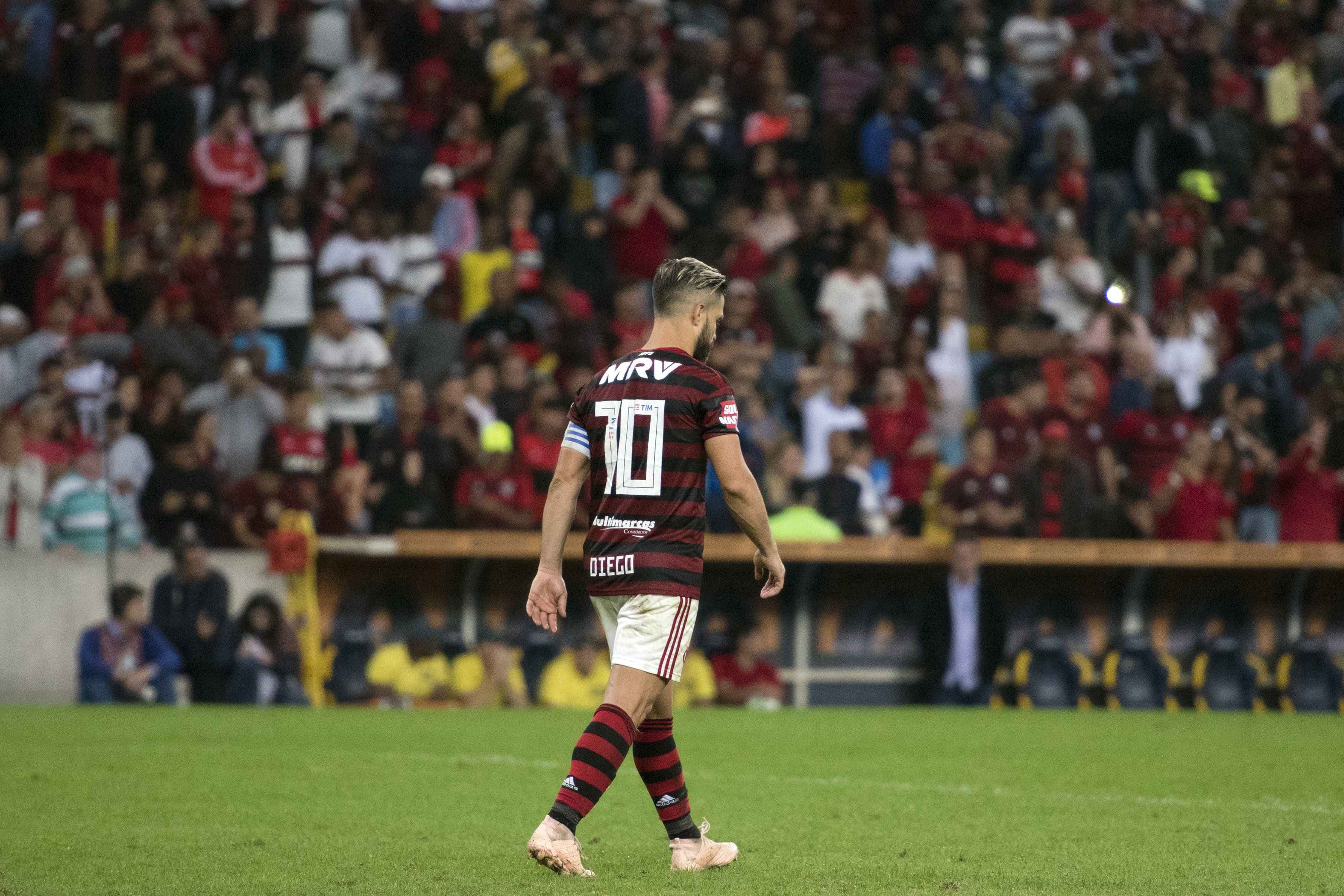 Diego Ribas do Flamengo perde o pênalti contra o Athletico-PR nas quartas de final da Copa do Brasil – 17/07/2019
