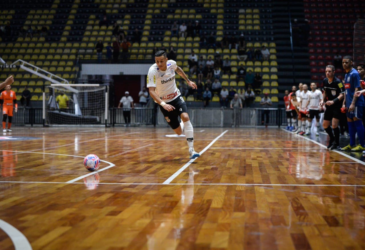 O jogador de futsal Douglas Nunes