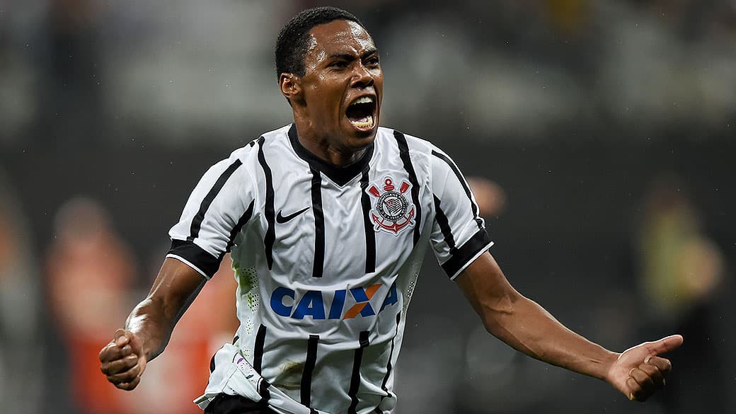 Elias, do Corinthians, comemora após marcar gol em partida contra o Once Caldas, da Colômbia, em partida válida pela fase preliminar da Copa Libertadores, na Arena Corinthians (Itaquerão), em Itaquera, região leste de São Paulo, nesta quarta- feira (04)