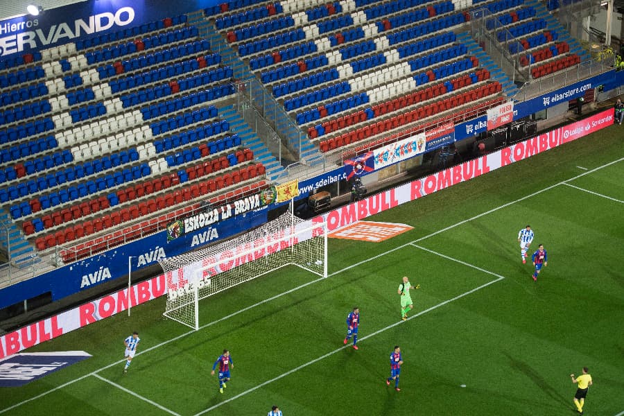 Eibar x Real Sociedad - estádio vazio por causa do coronavírus