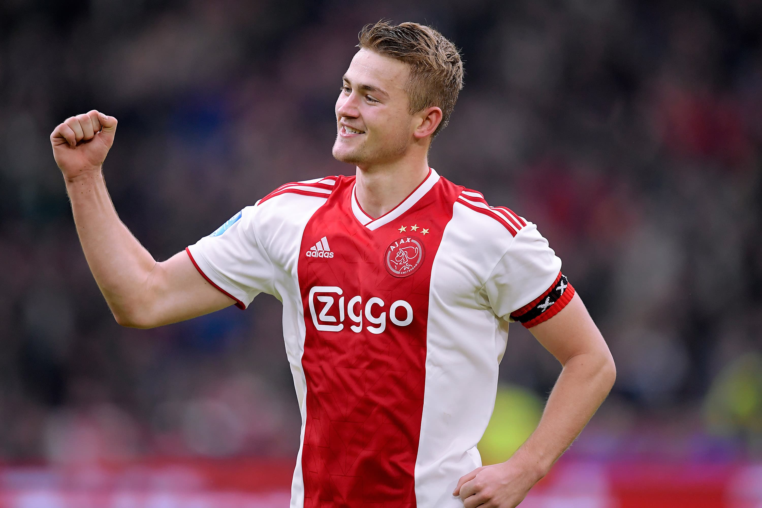 O zagueiro Matthijs de Ligt do Ajax durante partida do Campeonato Holandês contra o ADO Den Haag - Arquivo Placar