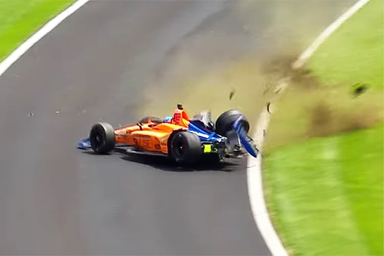 O piloto espanhol Fernando Alonso, da McLaren, sofre acidente nos treinos da Fórmula Indy para as 500 milhas de Indianápolis – 15/05/2019