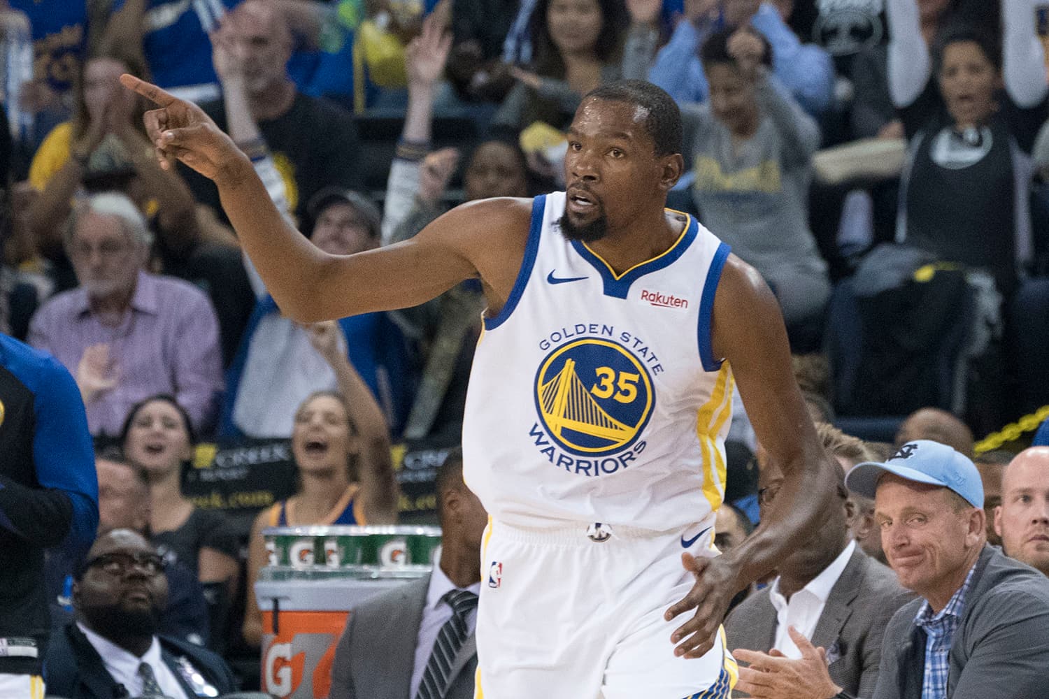 Kevin Durant do Golden State Warriors comemora cesta em partida contra o Minnesota Timberwolves 29/09/2018