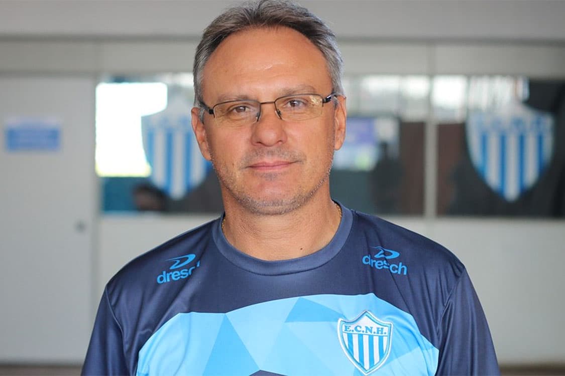 Morre o ex-técnico do Novo Hamburgo, Beto Campos, aos 54 anos, após um infarto enquanto dormia em sua residência em Santa Cruz do Sul