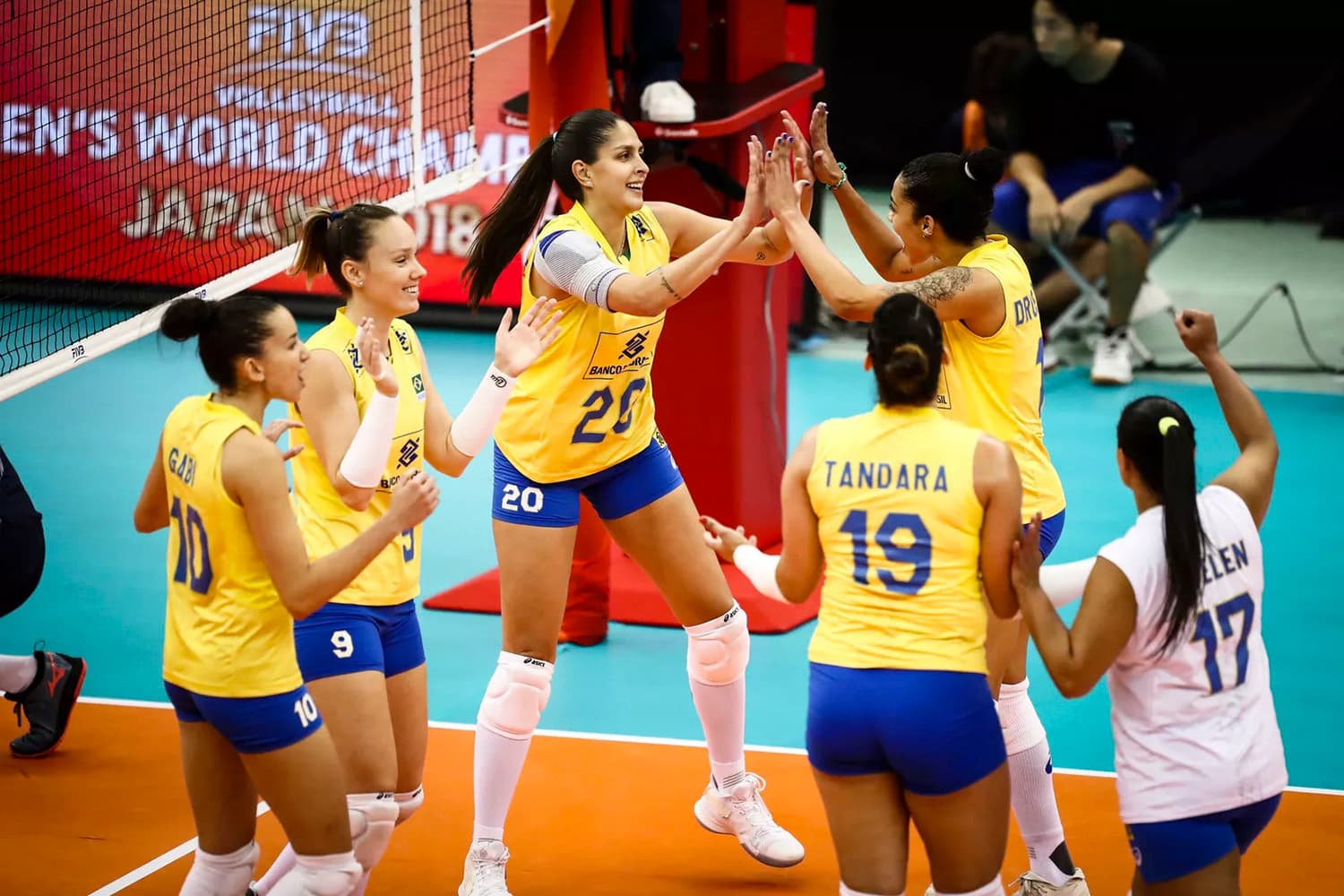 Seleção brasileira comemora um ponto marcado na vitória sobre a Holanda por 3 sets a 2. Com o resultado o Brasil almeja uma vaga na terceira fase do mundial – 10/10/2018