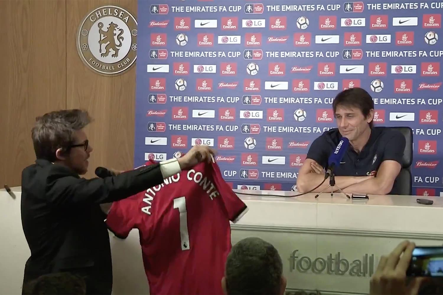 Camisa do Manchester United com o nome de Antonio Conte