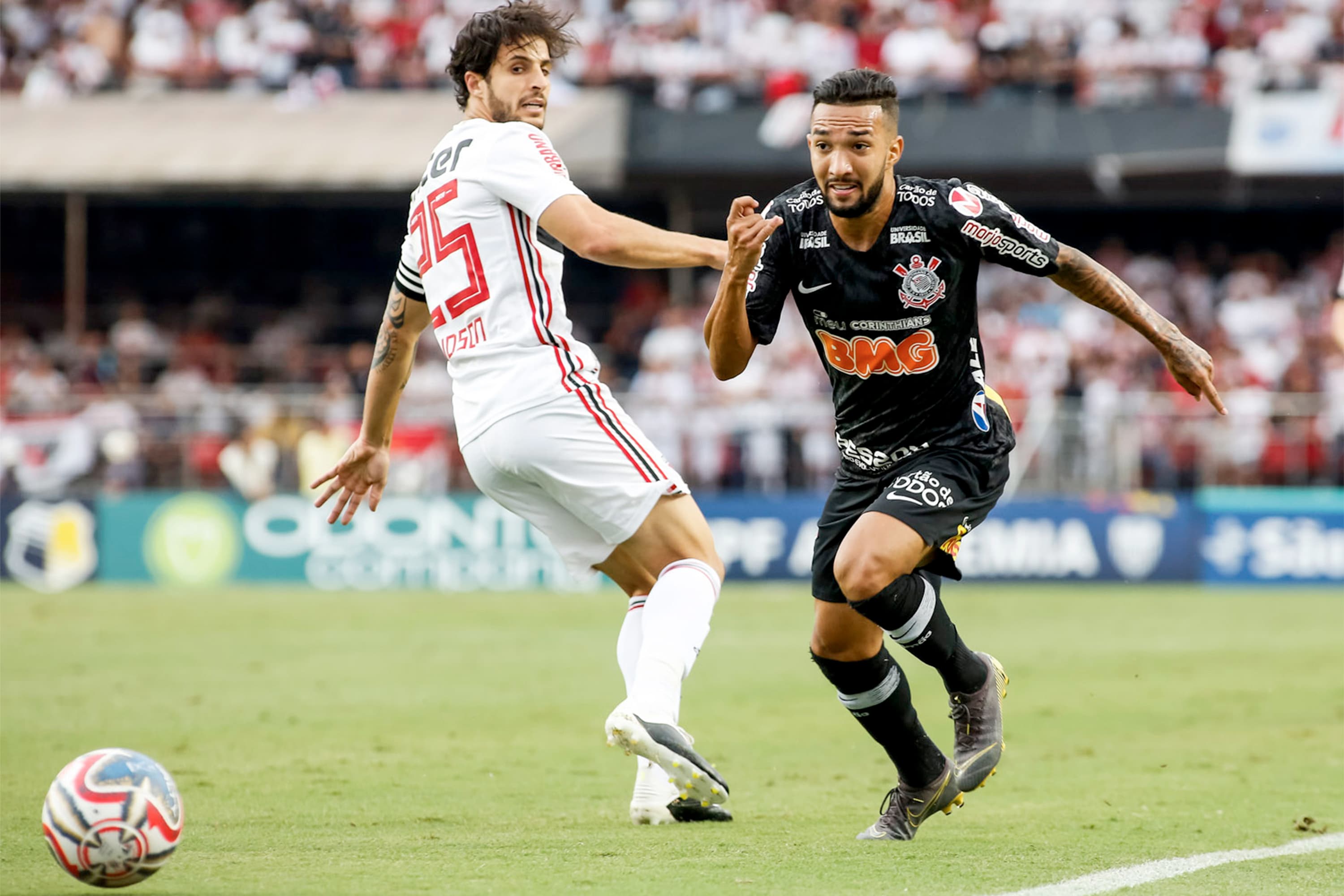 O atacante Clayson durante a primeira partida da final do Campeonato Paulista contra o São Paulo