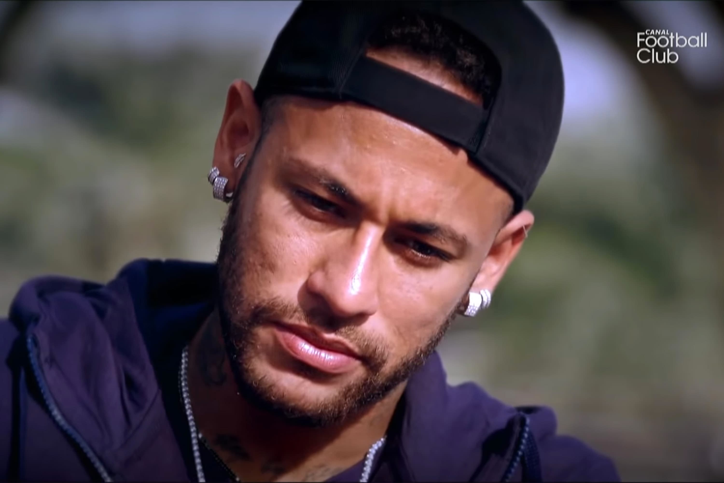 Neymar dá entrevista ao canal francês Football Club