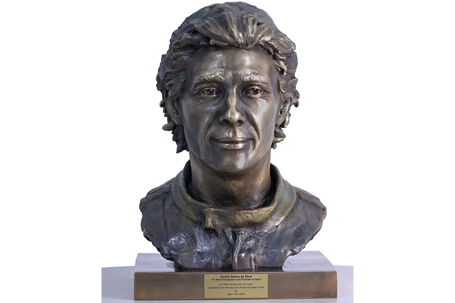 Escultura em bronze do piloto brasileiro Ayrton Senna