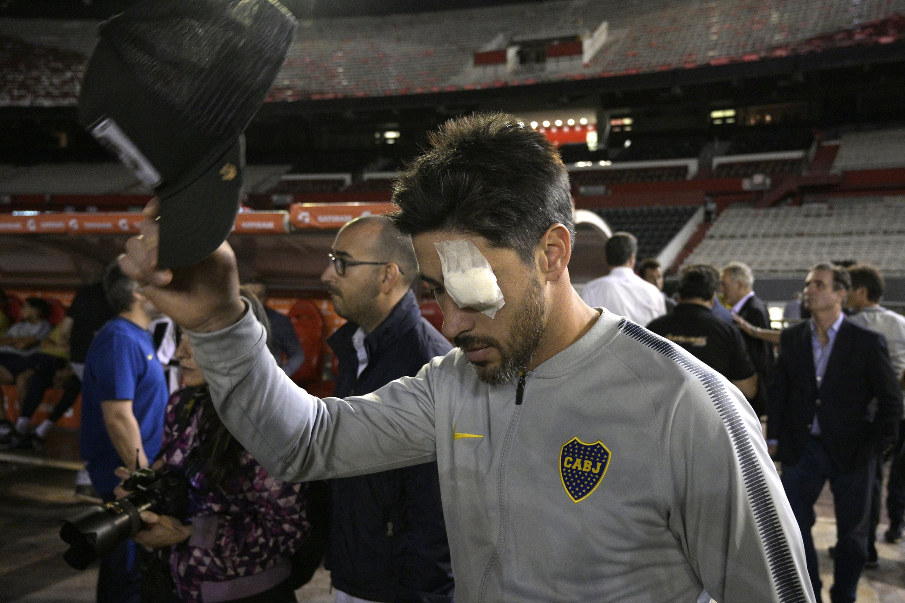 O capitão do Boca Juniors Pablo Perez é visto no campo do estádio Monumental de Nuñez, em Buenos Aires, depois de as autoridades adiarem a final da Copa Libertadores, contra o River Plate após um ataque ao ônibus da equipe do Boca – 24/11/2018