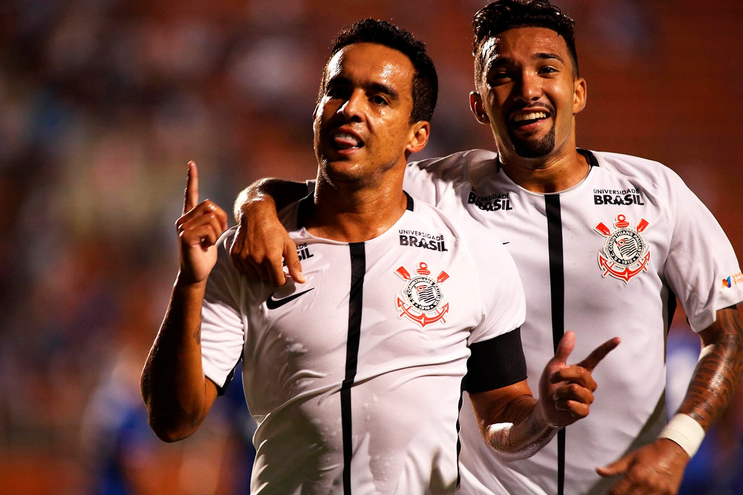 O jogador Jadson, do Corinthians, comemora após marcar gol durante partida contra o São Caetano, válida pelo Campeonato Paulista, realizada no Estádio do Pacaembu - 21/01/2018