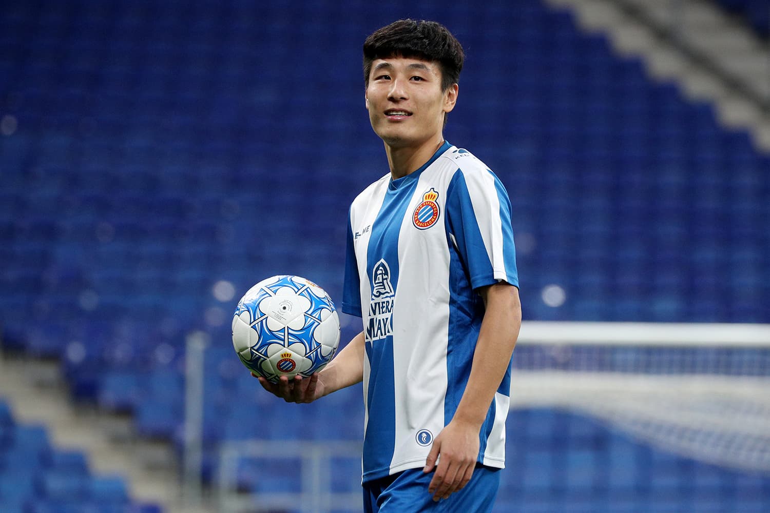 Wu Lei durante apresentação como novo contratado do Espanyol no Estádio RCDE em Barcelona, Espanha – 29/01/2019