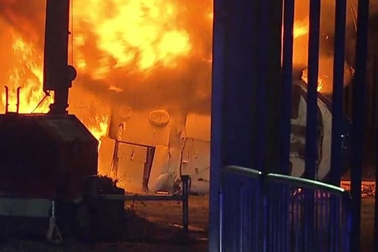 Helicóptero do dono do clube inglês Leicester cai nas proximidades de King Power Stadium e explode – 27/10/2018