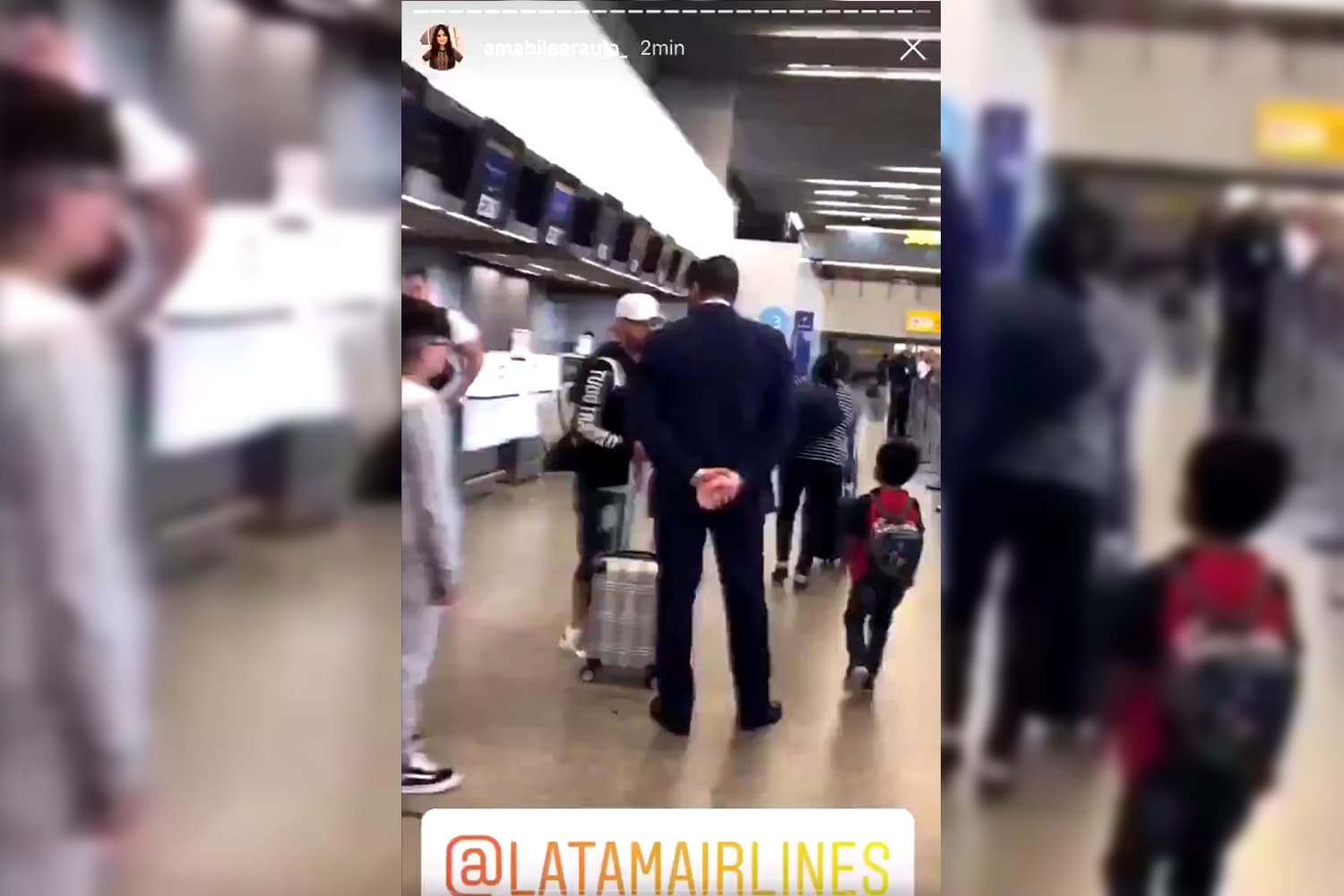 Funcionário da Latam ofende o jogador Clayson do Corinthians