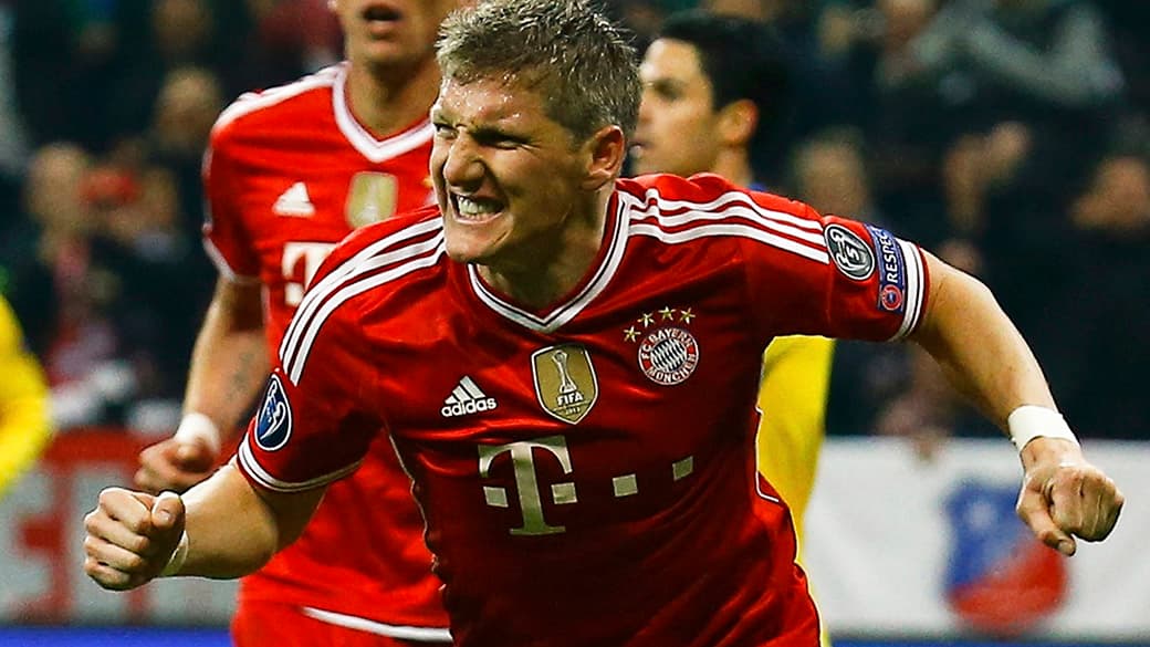 Jogador Schweinsteiger, do Bayern de Munique, comemora gol contra o Arsenal, pela Liga dos Campeões, na Alemanha