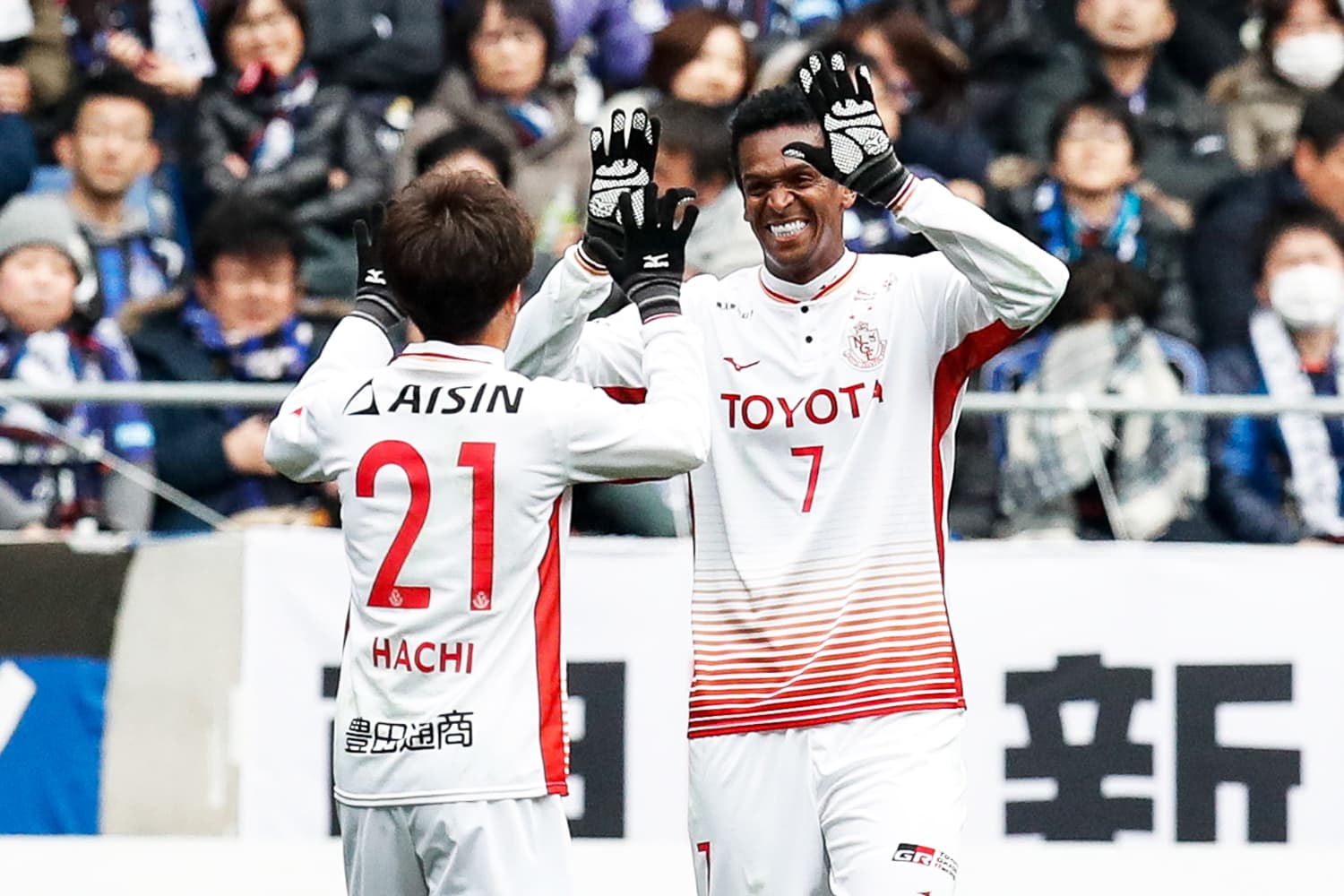 Jô comemora após vitória do Nagoya Grampus contra o Gamba Osaka, em Tóquio - 24/02/2018