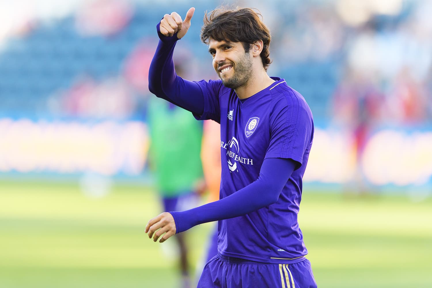 O jogador Kaká, do Orlando City, acena para torcedores antes da partida contra o Chicago Fire - 24/06/2017
