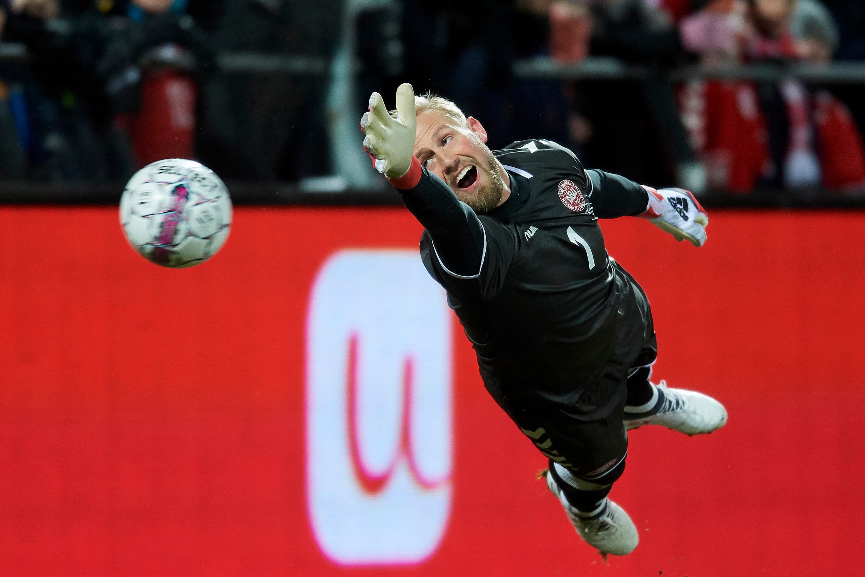 Ídolo do Leicester, Schmeichel anuncia aposentadoria