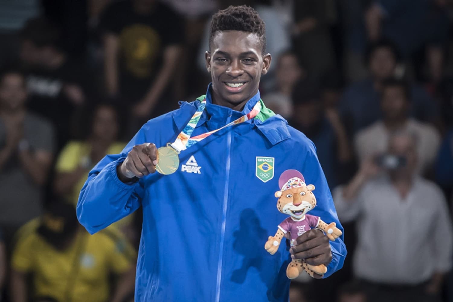 Keno Marley recebe a medalha de ouro nos Jogos Olímpicos da Juventude – 17/10/2018
